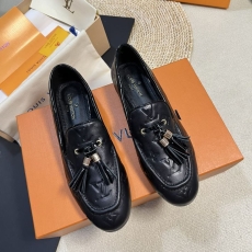 Louis Vuitton Low Shoes